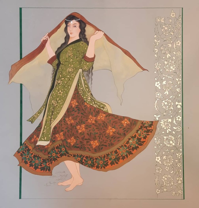 Persische Miniatur einer tanzenden Frau in reich ornamentiertem grünem und rostrotem Gewand.